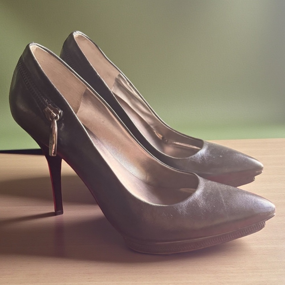 Guess Black Leather Platform Pumps Heels sz 8/38